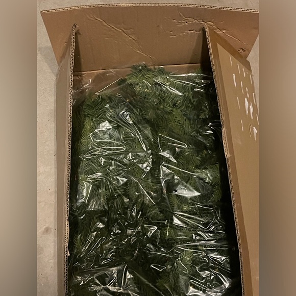 Bethlehem Lights 9’ Multi-Colored Lighted Garland - Picture 3 of 7